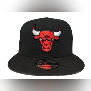 Chicago Bulls Snapback Cap Black And Red With Bulls Side Logo New Era.